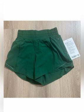 Lululemon Everglade Green Hottie Hot Shorts 4” size 2